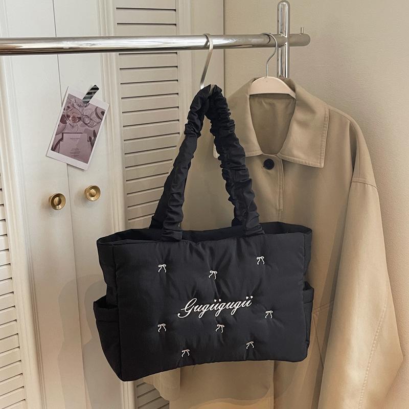 

Spring New Fashi Cloud Tote Bag Casual and Simple Shoulder Bag Quilted Lazy Commuting Bag Fashiable and Versatile Handbag чёрный