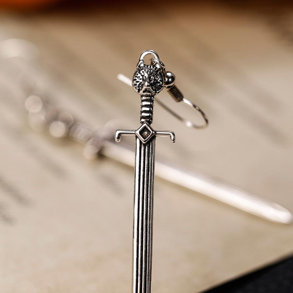 Huitan Kolczyki wiszące w stylu punkowym, z motywem dzikiego zwierzęcia, w kształcie miecza, dla kobiet/mężczyzn, wszechstronne, fajne, unisex, akcesoria do uszu, vintage