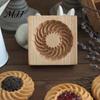 Easy Clean Dough Decorating Tools Wood Cookie Cutter Mold, Round Gingerbread Biscuit Stamp for Professional Pastry Shaping DIY Baking, Cake