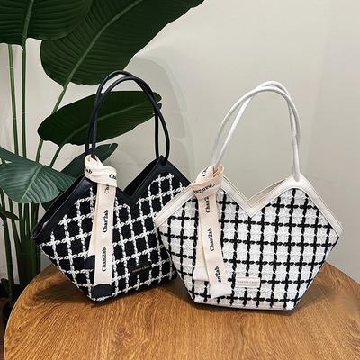 Large-Capacity Plaid Women'S Bags Are Popular This Year. Shoulder Bags, Korean Plaid Underarm Bags, Fashionable And Versatile Tote Bags Are Trendy.