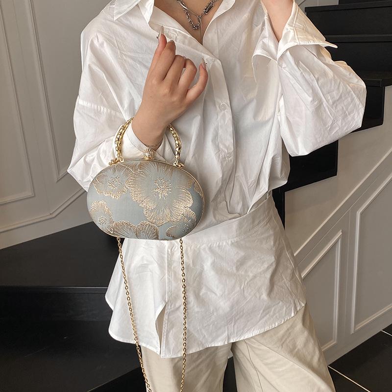 2025 New Heart-Shaped Embroidered Chain Evening Bag - Mini Crossbody & Versatile Cheongsam Handbag for Women