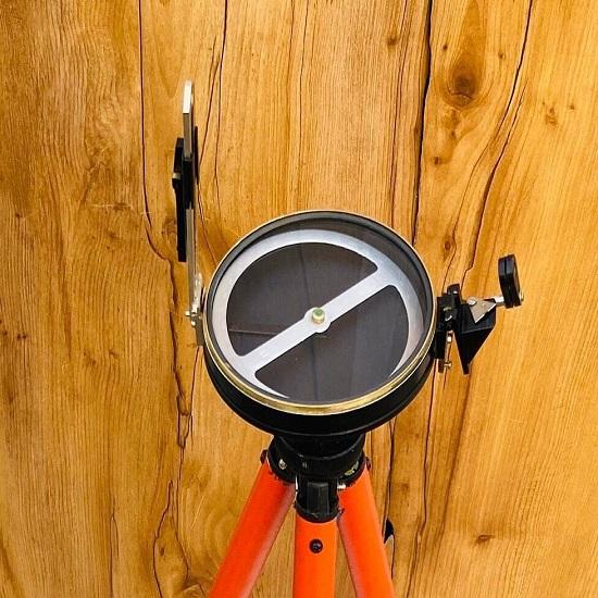 Starožitný Vintage hranolový kompas z hliníku, mosazné tělo s nastavitelnou výškou stativu Jedinečné fungování