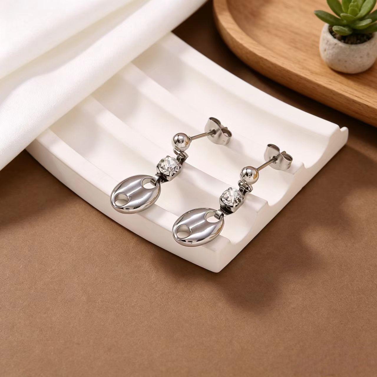 Rhinestone-Embellished Titanium Steel Jewelry Set: 18K Gold Necklace, Bracelet & Earrings for Women 18K Gold