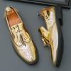 Trend Luksusowe Nowe Designerskie Buty Loafersy z Chwostami i Złotej Lakierowanej Skóry dla Mężczyzn Casualowe Formalne Obuwie do Sukienki Zapatos Hombre