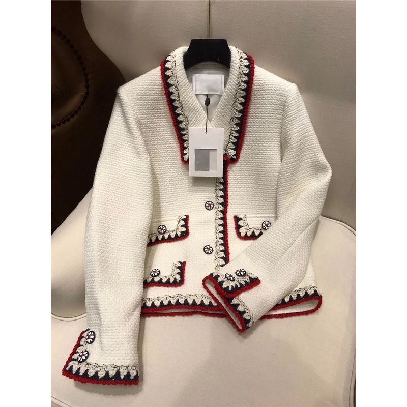 

Очжоужань 2025 Весна Новая Человеческий Аромат Грациозная Светская Львица Мода Средневековый Контрастный Цвет Верх Тяжелая Промышленность Короткое пальто Beige White M