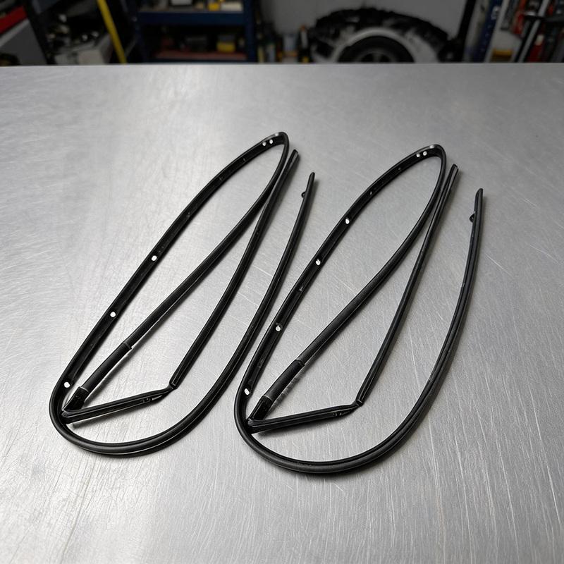 OEM Replacement Front Engine Hood Sealing Strip for Toyota For Sienna -2025 5339508020 Rubber Weatherstrip
