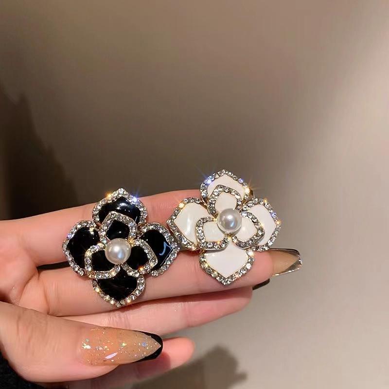 Camellia Pearl Diamond Brooch Oil-Dripping Metal Mourning Corsage Pin High-End French Elegant Bag Cloth Scarf Accessories Brooch