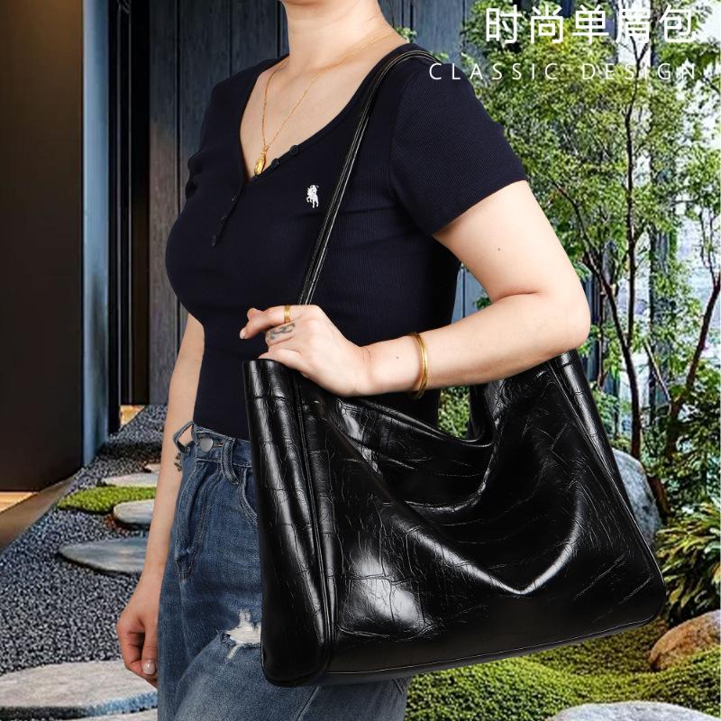 New Korean Version Simple and Versatile Hand-held Shoulder Bag, Retro Commuting Large Capacity Mother and Child Tote Bag
