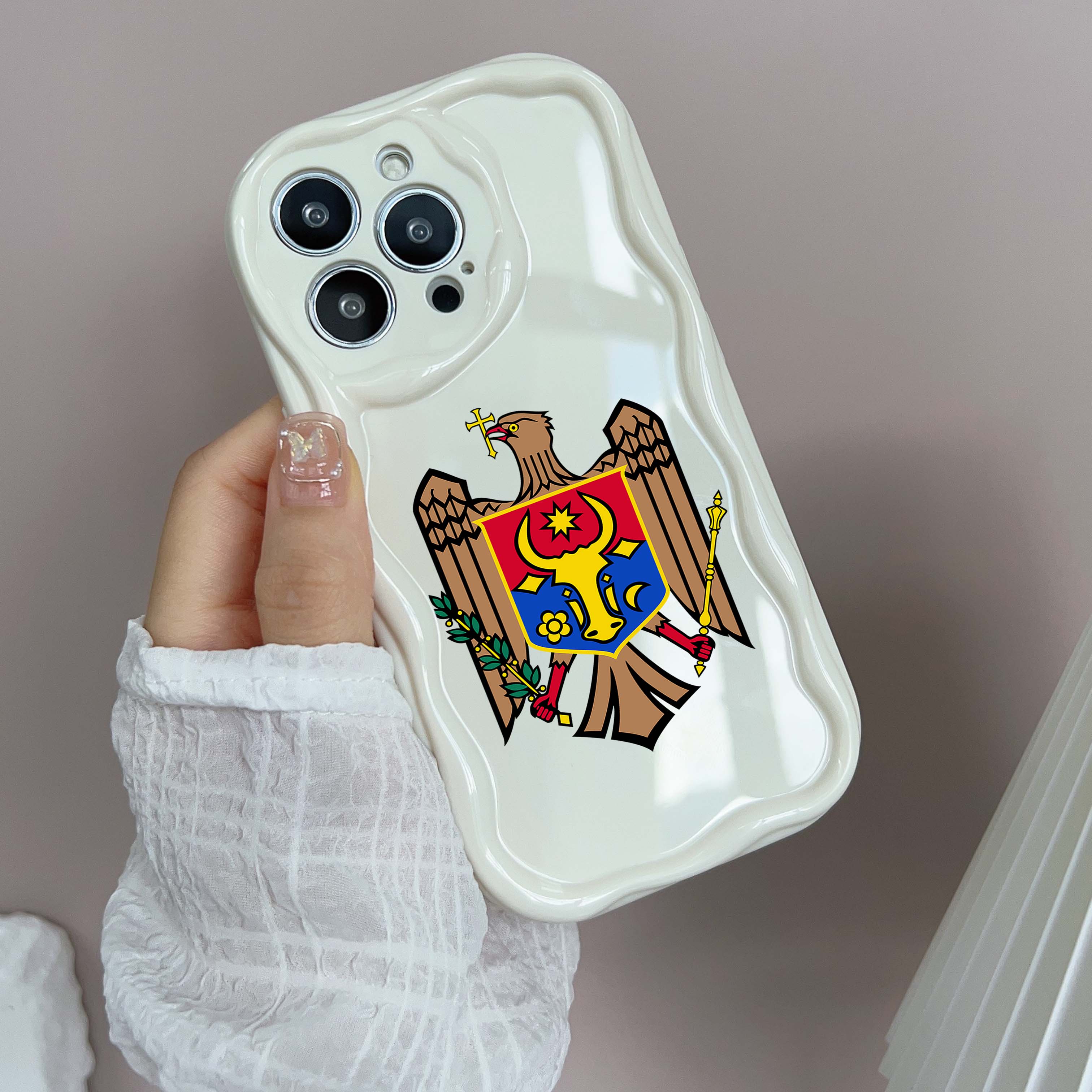 N21 Национальный герб Молдовы волнистый чехол для телефона для iPhone 15 14 13 Pro — фото 4