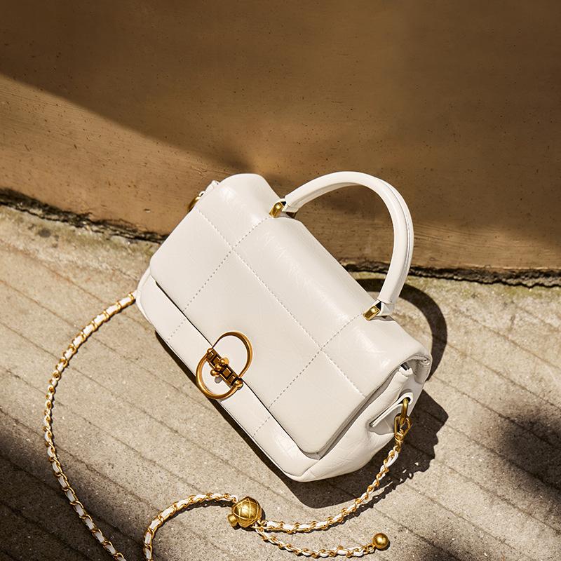 

2025 New Classic Quilted Women s Bag Fashion Genuine Leather Shoulder Bag Trendy Versatile Commuter High-end Crossbody Women s Bag Upper Width19CM*Lower Wid