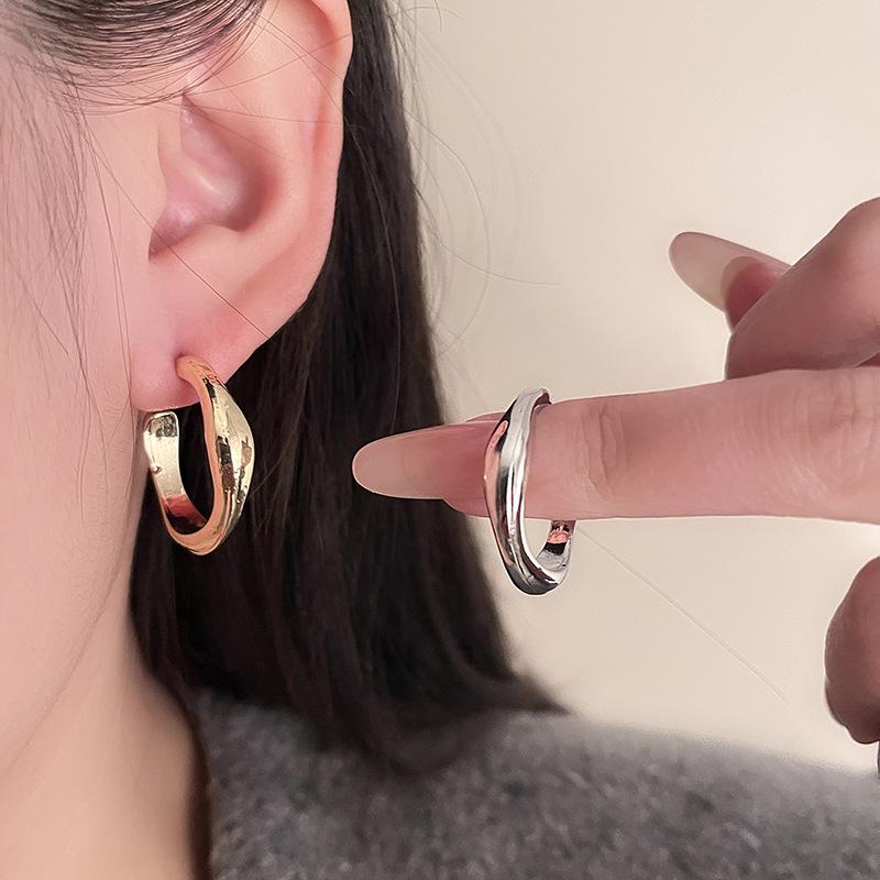 C-Shaped Irregular Metal Earrings Minimalist Light Luxury Small Batch 925 Silver Ear Studs Fashion Versatile Accessories