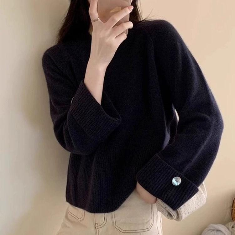New Round-neck Pullover Thickened Sweater for Women's Autumn and Winter, A Niche Design Sense Button Knitted Sweater Top
