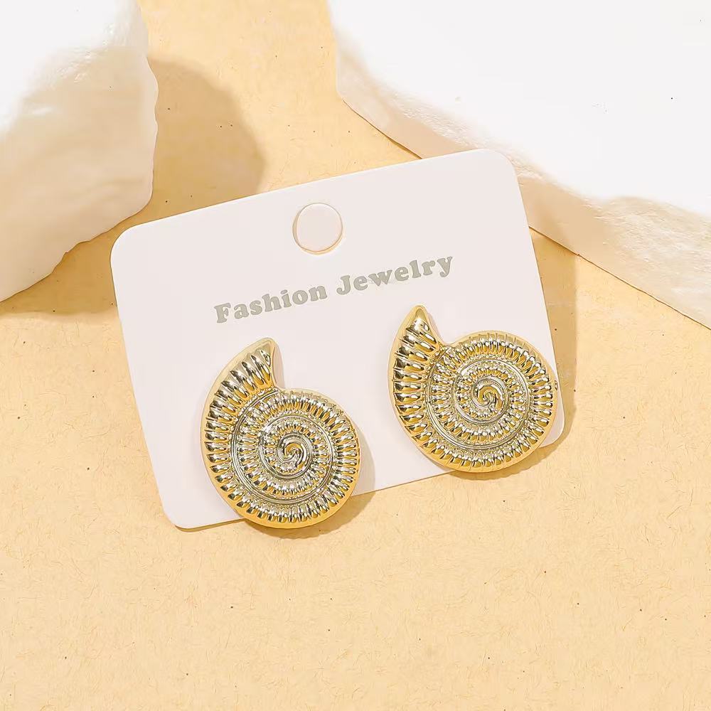 Starfish shell fashion stud earrings women's vacation leisure style conch acrylic gold-plated stud earrings hot-selling models