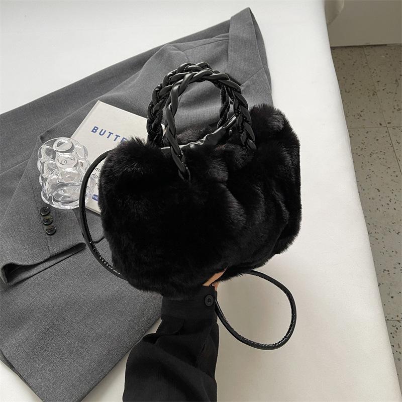 

Autumn and winter pleated pumpkin bag women s 2025 new fashion niche ins plush hand bag versatile hand hair чёрный