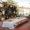 2D Luxuriöser 88. Geburtstag Hintergrund, Schwarz-Gold-Thema mit Krone & Geschenk für Party