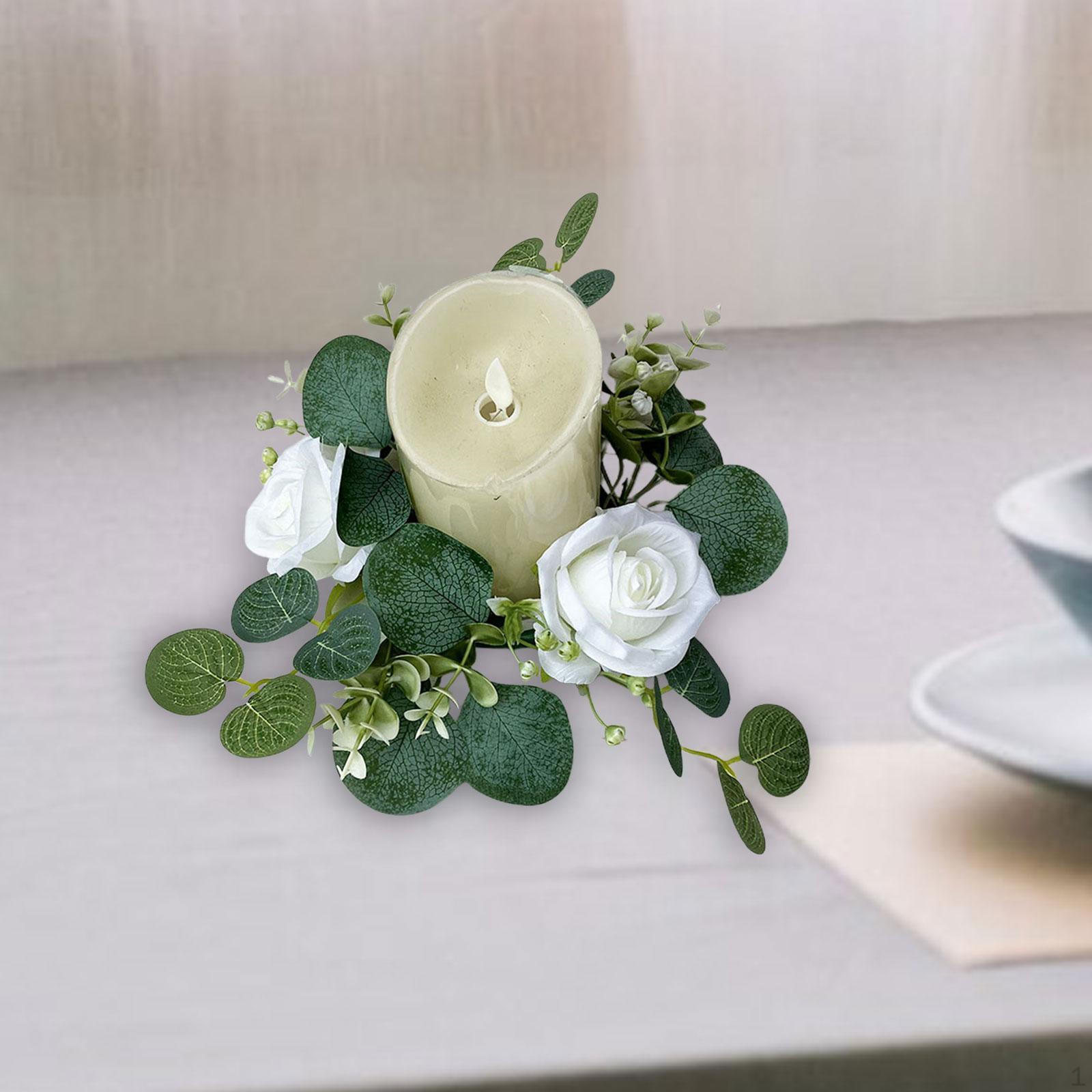 Подсвечник с искусственными цветами и зеленью
