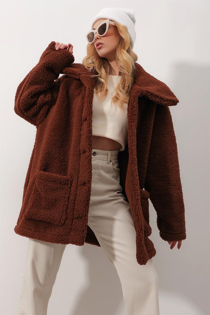 Women's Coat New Season Fashion Beige Polo Collar Double Pocket Buttoned Front Plush Coat