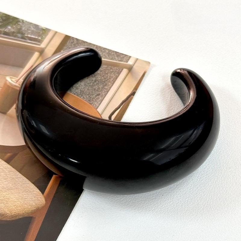 

Exaggerated Crescent Wide Bangles Fashion Hip Hop Geometric Acrylic Resin Bangles Open End Bracelets For Women Men Jewelry