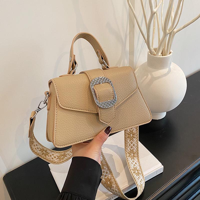 Retro Portable Small Square Bag Women's Bag 2025 New Fashion Shoulder Bag Versatile Premium Texture Messenger Bag