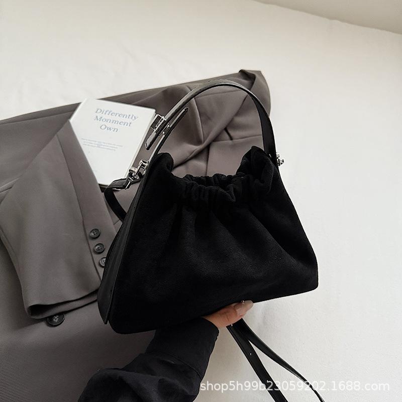 

New fashion cloud bag trendy temperament shoulder messenger bag niche design pleated handbag чёрный