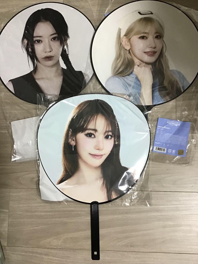 

[Б/У] LE SSESAFIM Веер Сакура