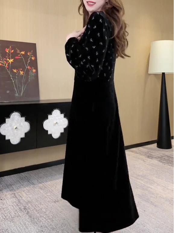 Elegantes Samtkleid in Übergröße - Herbst/Winter, Hochelastisch, Bedruckt, Locker, Schlankmachend, Reifer Stil für Damen.