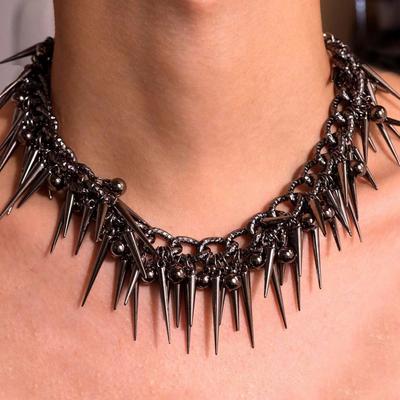 1 stk. Fasjonabel Ekstravagant Gotisk Punk Chic Y2K Intrikat Piggbesatt Flerlags Choker-halskjede, Hverdagsbruk for kvinner og Festlig Party-smykke