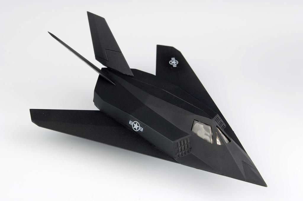 PLATZ US Air Force Stealth Fighter Nighthawk Skunk Works Plastic Model 1/144 F-117 AE144-15