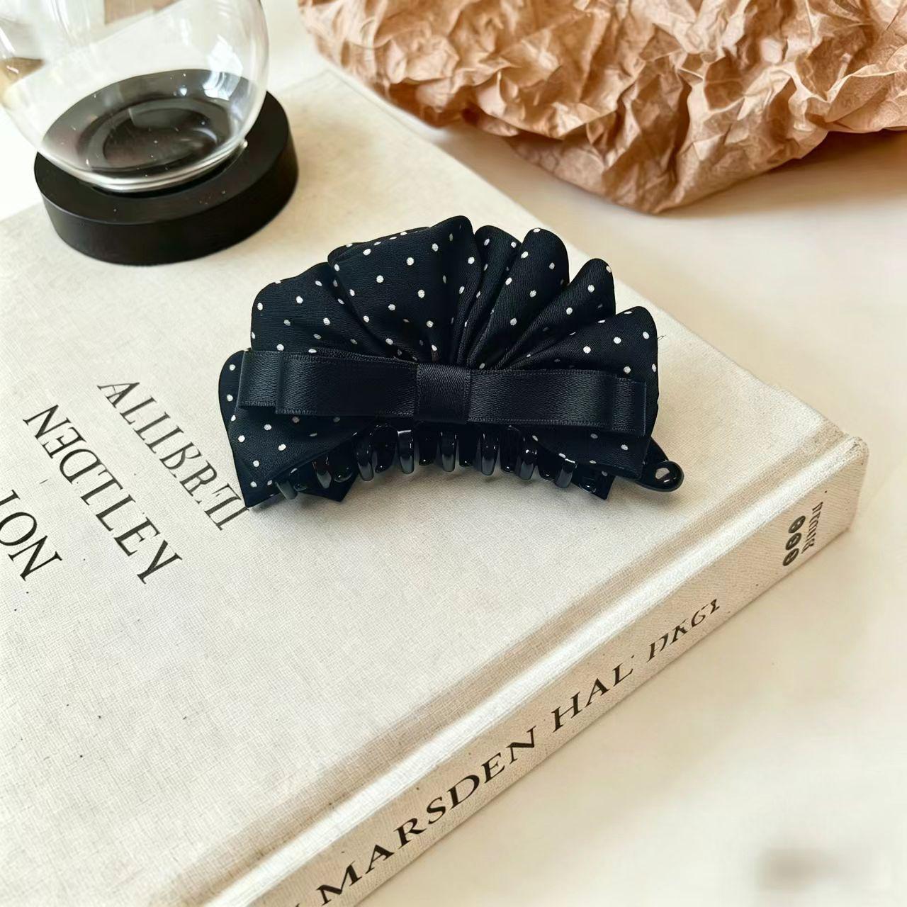 Spring 2026 Retro Floral Banana Hair Clip: Pastoral Pleated Style for Women