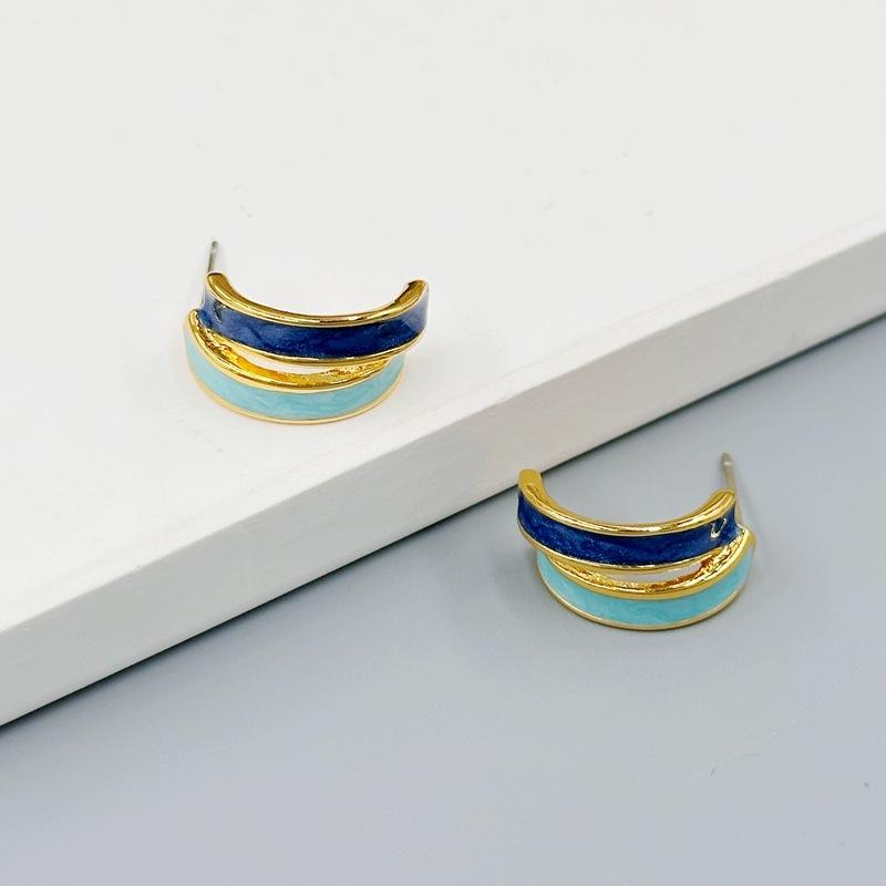 

Fashion Design Light Luxury Women S Earrings Small Fresh Two-Color Splicing Drip Glaze Earrings