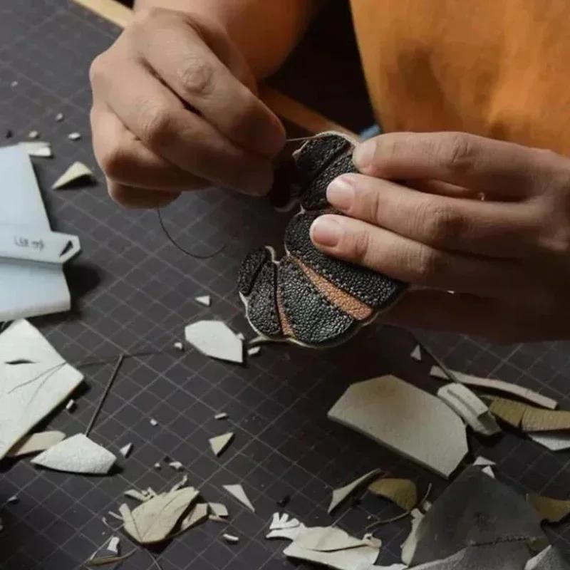 Handgefertigter Anhänger für Croissant-Tasche aus echtem Leder Schlüsselanhänger Schlüsselring