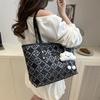 New Versatile Fashion Casual Simple Beauty Personality Niche Portable Shoulder Underarm Tote Bag Women