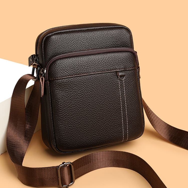 Borsa a tracolla messenger verticale da uomo con motivo litchi