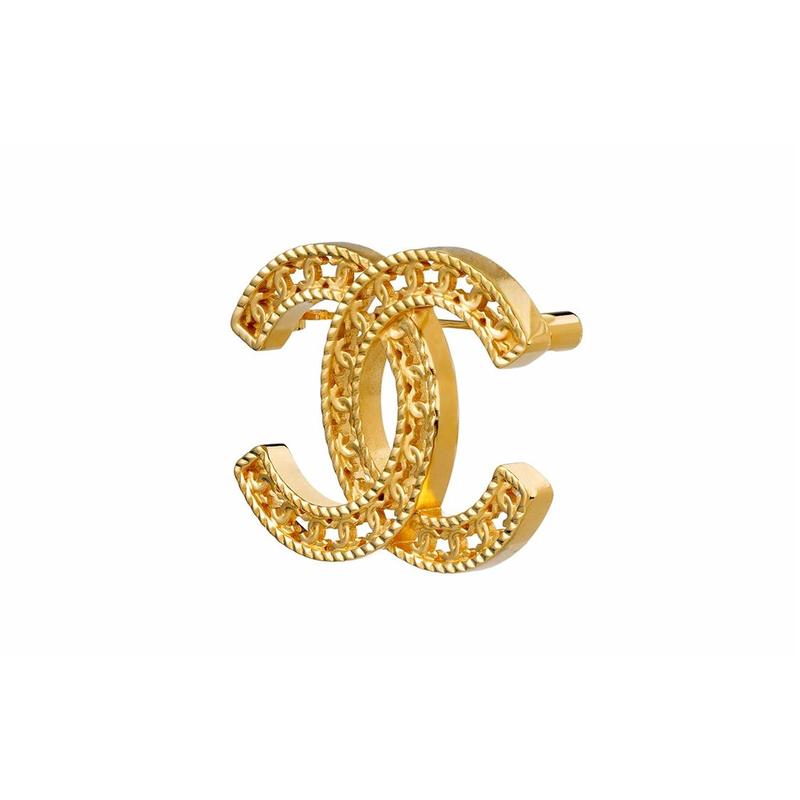 CHANEL classic double C logo hollow brooch gold
