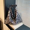 Korean version of fashionable versatile simple casual shopping bag 2025 autumn new leopard print large capacity shoulder tote bag