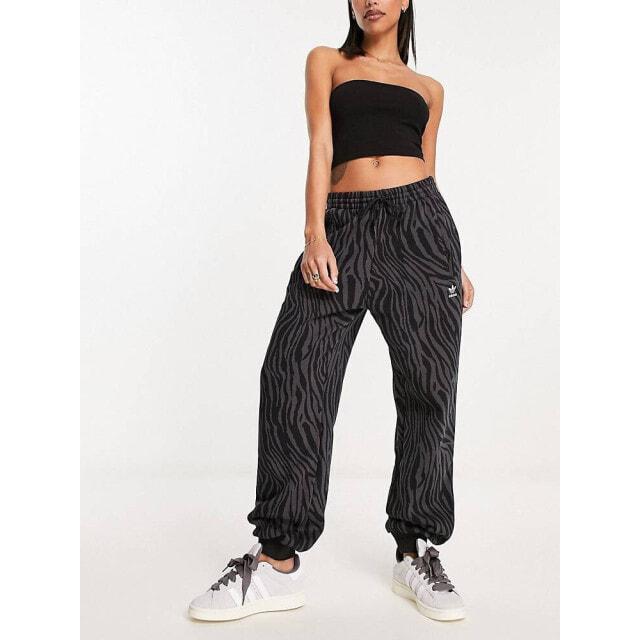 

Черные джоггеры с графикой adidas Originals