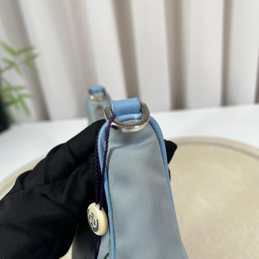 [Pre-Owned] Re-Edition 2005 Blue Nylon Logo Shoulder Bag - Very Good #MNGPWM
