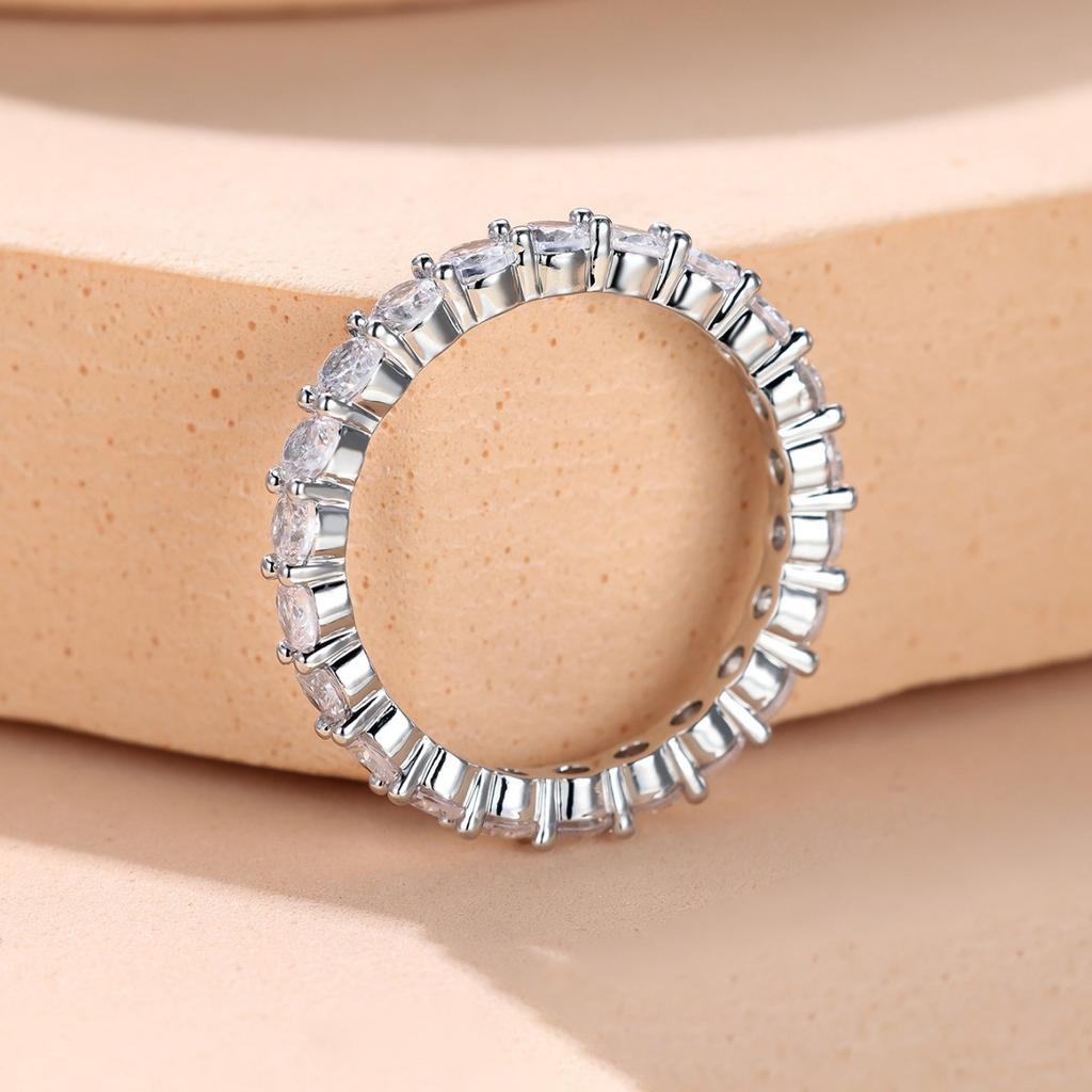 Popularna i Olśniewająca Biżuteria Pierścionek z Diamentami, Niszowa i Ponadczasowa