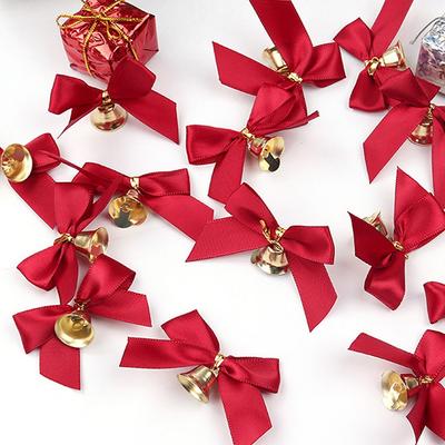 Weihnachtsprodukte, rote Weihnachtsbänder, Dekorationen, Glocken, Schleifen, Weihnachtsbaumschleifen