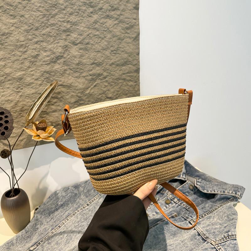 French Vintage Woven Bag For Women With Pu And Straw Material Ideal For Casual Daily Use
