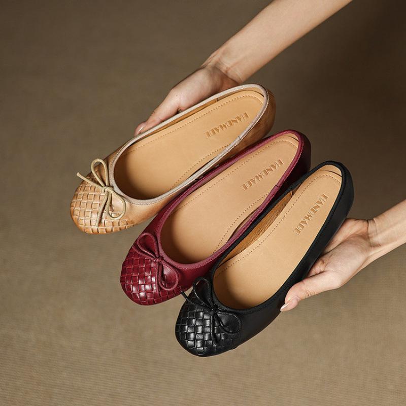 New women's casual single shoes solid color light mouth flat bottom lazy shoes women's four seasons women's shoes beef tendon soft sole leather la