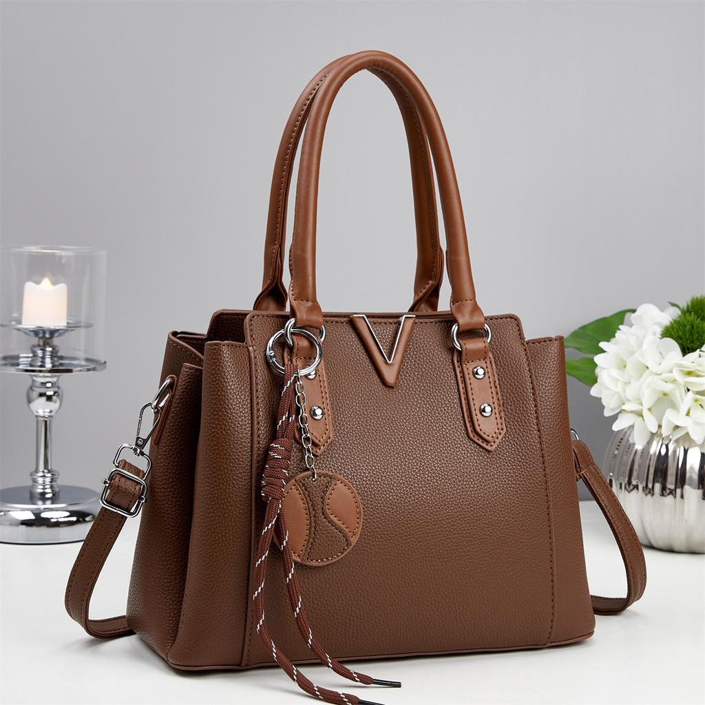 Stylish Ladies Handbag Made Of Pu With Zipper Closure For Office Use