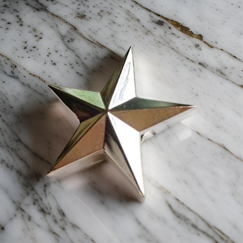 Stylish Star Shape Shape Breastpin Metal Brooch Five Pointed Star Badge Jewelry Fashion Accessory for Clothing and Bags