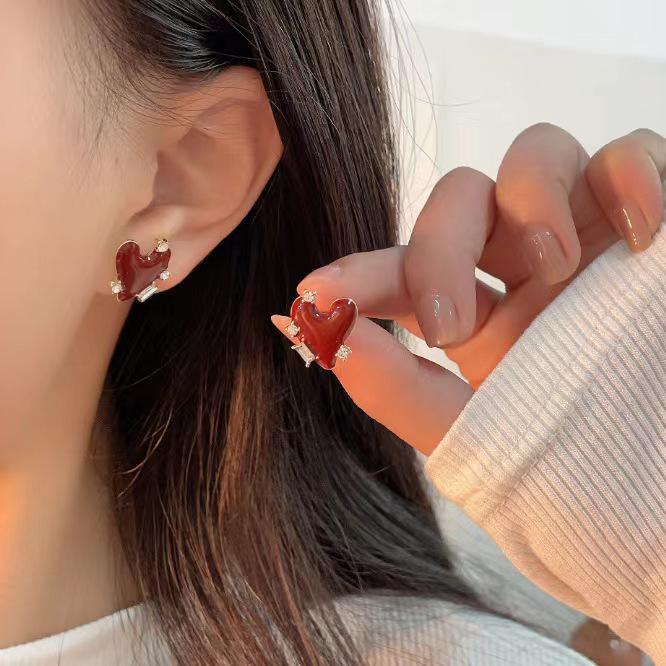 Korean Trendy Light Luxury Niche Earrings for Women - Versatile, Exquisite Fashion Design