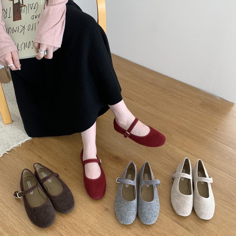2025 Autumn New Retro One-word with Round Head Mary Jane Shoes Women's Large Size Soft Sole Shallow Mouth Single Shoes Women