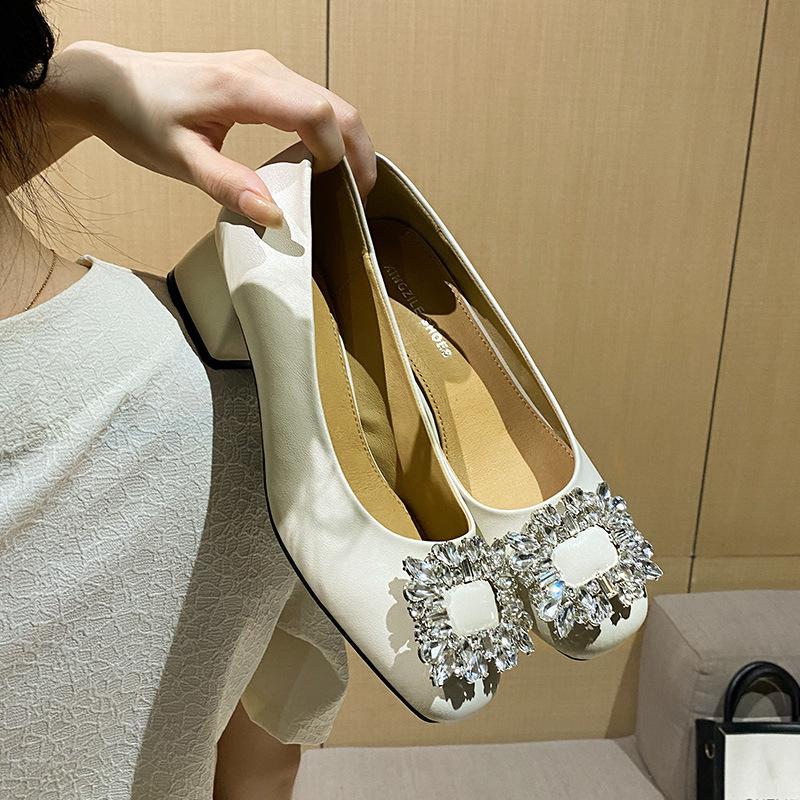 

Кожаные туфли-лодочки женские с пряжкой и стразами, с мелким вырезом, женская обувь, весна 2025, новые, на толстом каблуке, мягкая подошва, маленькие ароматные туфли Мэри Джейн 35