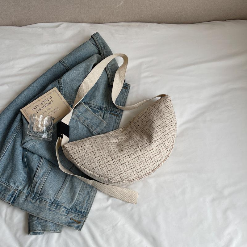 

2025 summer new shoulder bag messenger bag niche trend simple underarm bag moon tooth bag fashion dumpling bag