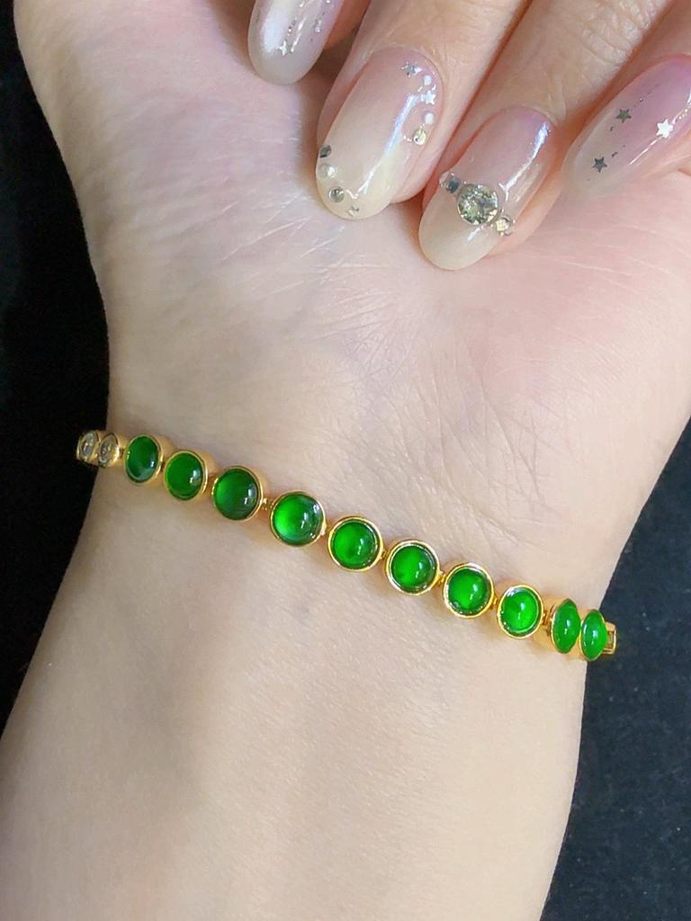 Green Jade Egg-Shaped Bracelet - High-Quality, Light-Reflecting, Best-Selling Jewelry