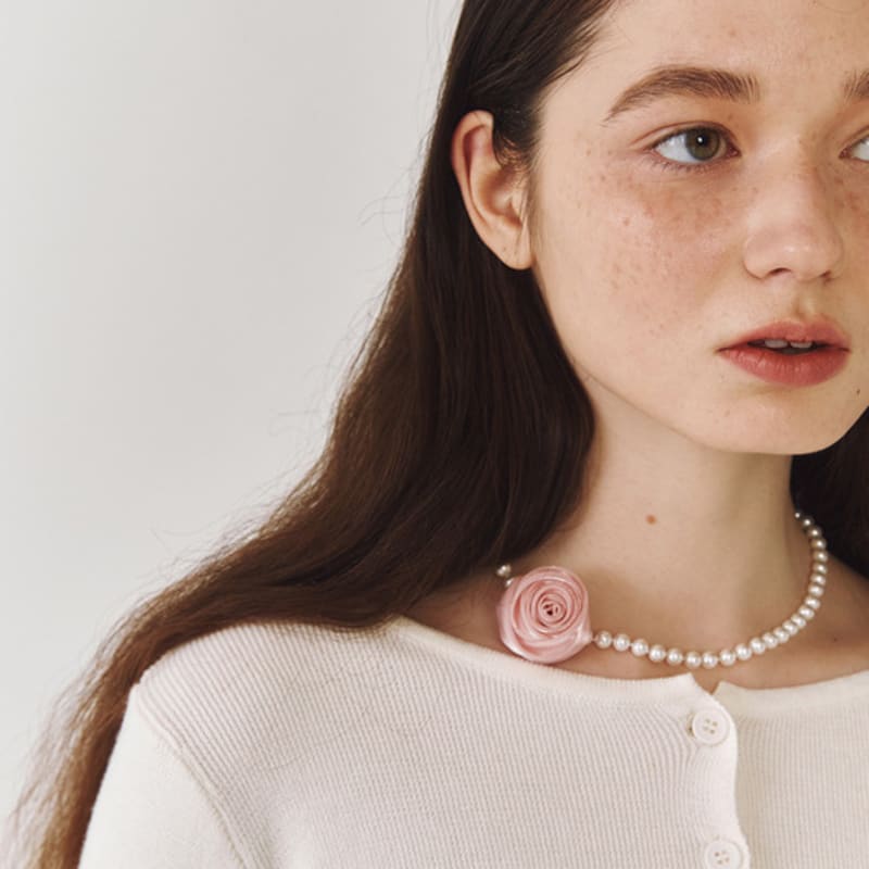 

OVT-U Detachable Rose Pearl Necklace Pink