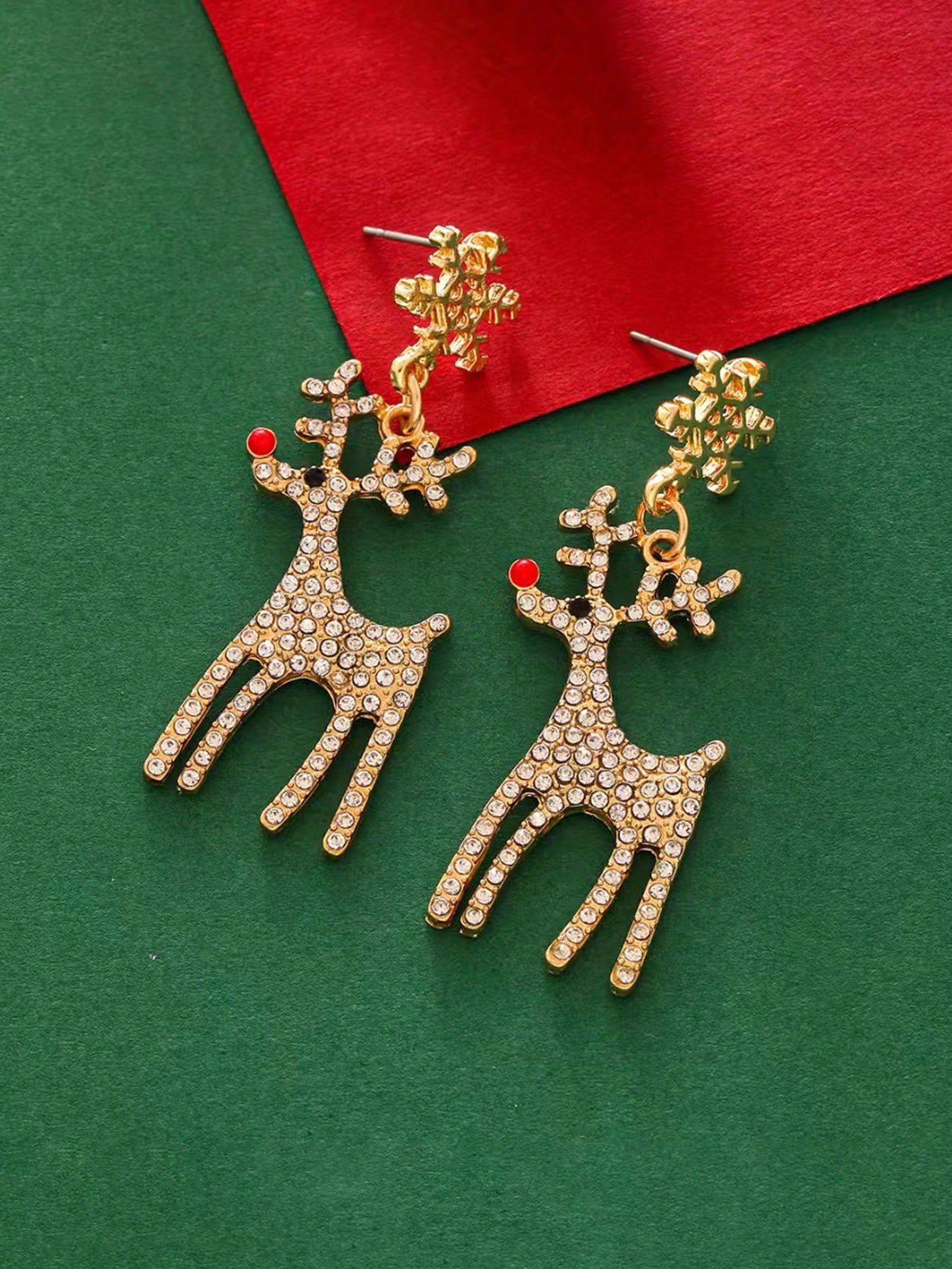 

New 2-piece set of luxurious Christmas snowflake and reindeer earrings, stylish Christmas rhinestone earrings suitable for women s everyday wear. золотий